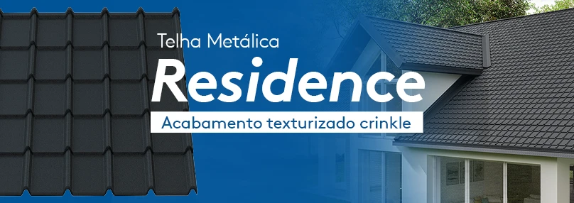 Telha Metálica Residence com acabamento texturizado crinkle, aplicada em telhado residencial